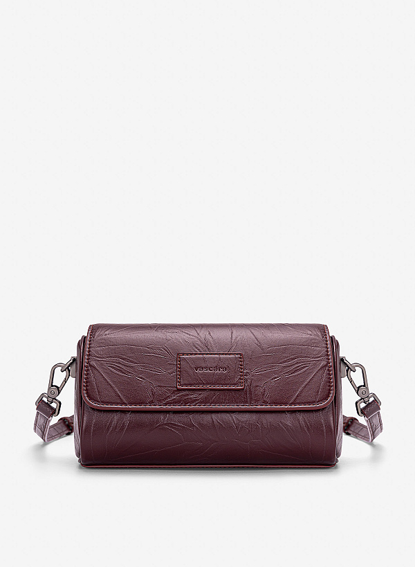 Túi đeo chéo vân da nắp gập cá tính