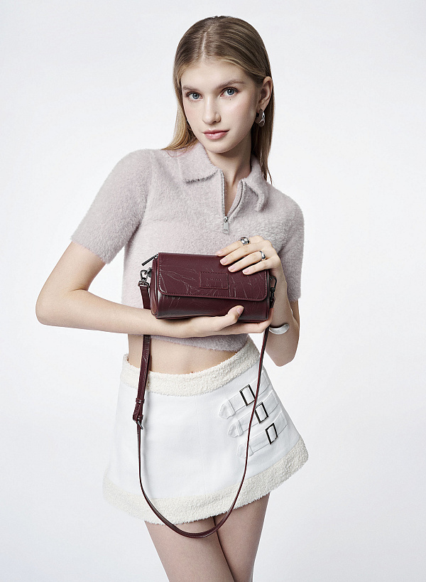 Túi đeo chéo vân da nắp gập cá tính