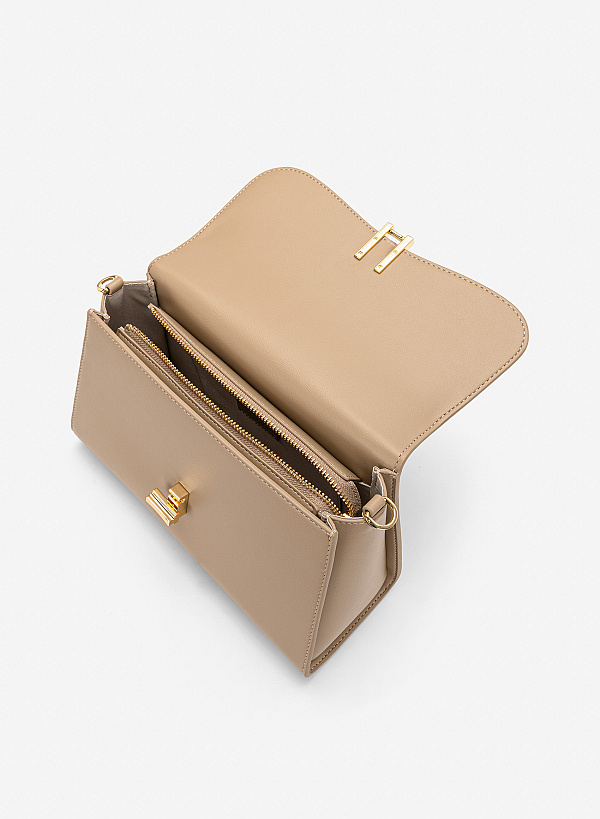 Túi xách nắp gập cách điệu phối khóa gài - SAT 0346 - Màu be - VASCARA