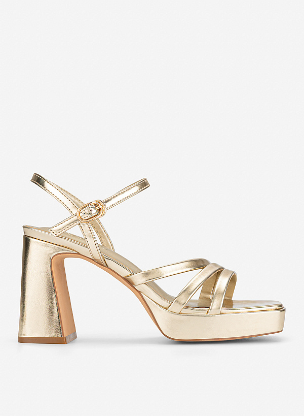 Giày sandals đế khối phong cách strappy