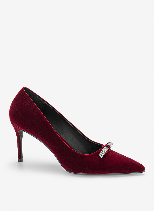 Giày bít mũi velvet đính đá trang trí