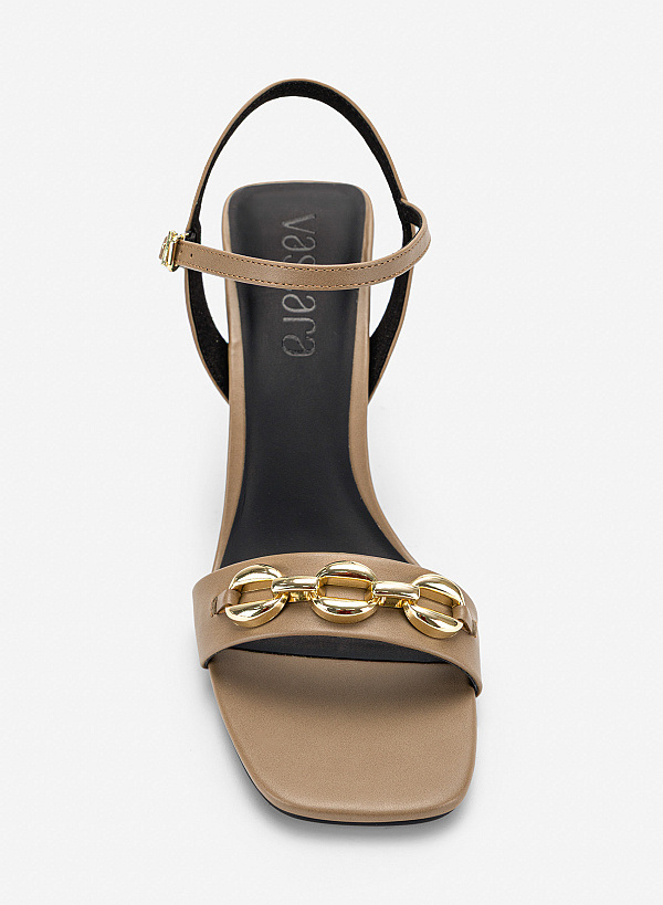 Giày sandals cao gót phối dây xích trang trí - SDN 0846 - Màu be đậm - VASCARA