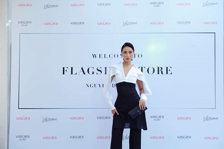 Siêu mẫu Trang Khiếu, Á Hậu Hoàng Anh mua sắm FlagShip Store Vascara